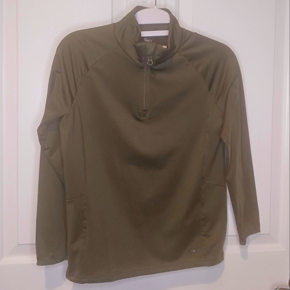 GapFit Boys Size 8 olive long sleeve shirt
